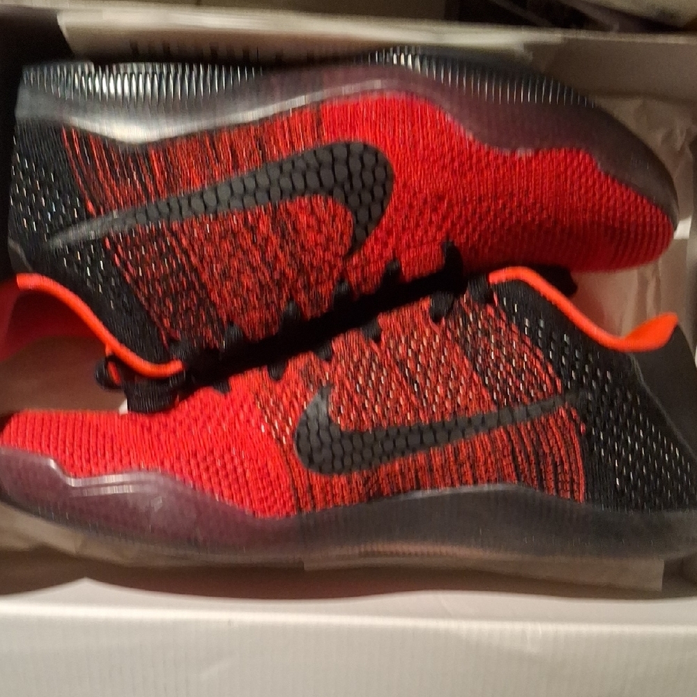 Nike Men's Red and Black Athletic Shoes